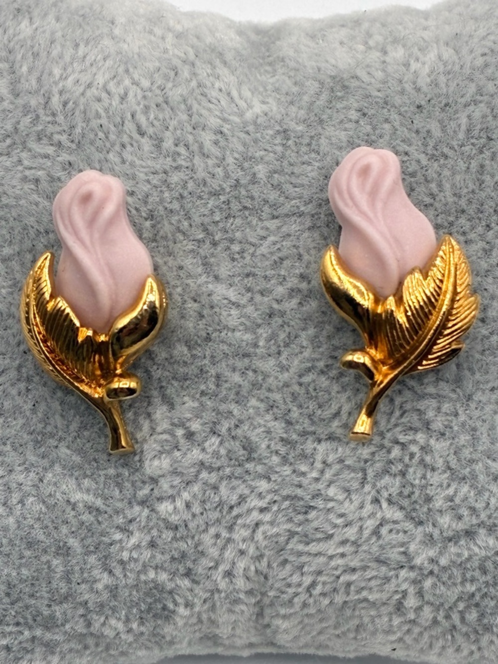 Vintage Avon 1994 Pink Porcelain Rose Earrings Gold Tone Pierced
